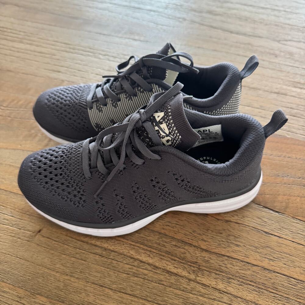 APL Women's Techloom Pro Sneakers - Size 6 - Picture 2 of 8